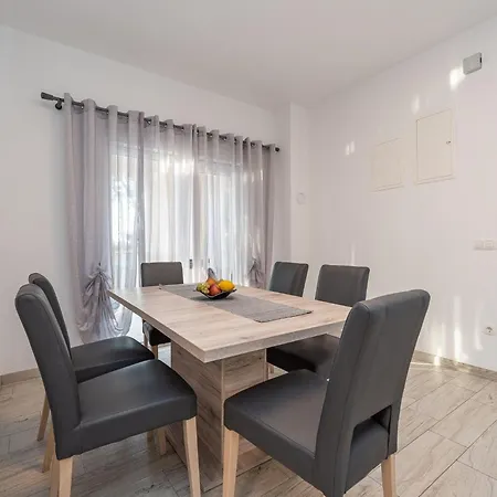 Buskulic Anamarija 3 By Interhome