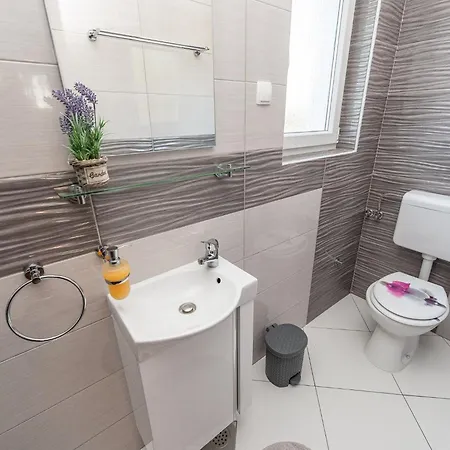 Buskulic Anamarija 3 By Interhome Appartement Vir