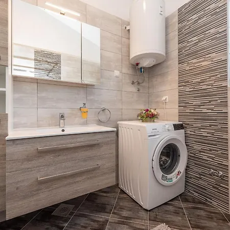 شقة Buskulic Anamarija 3 By Interhome *