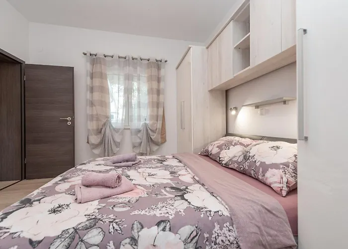 Apartament Buskulic Anamarija 3 By Interhome *